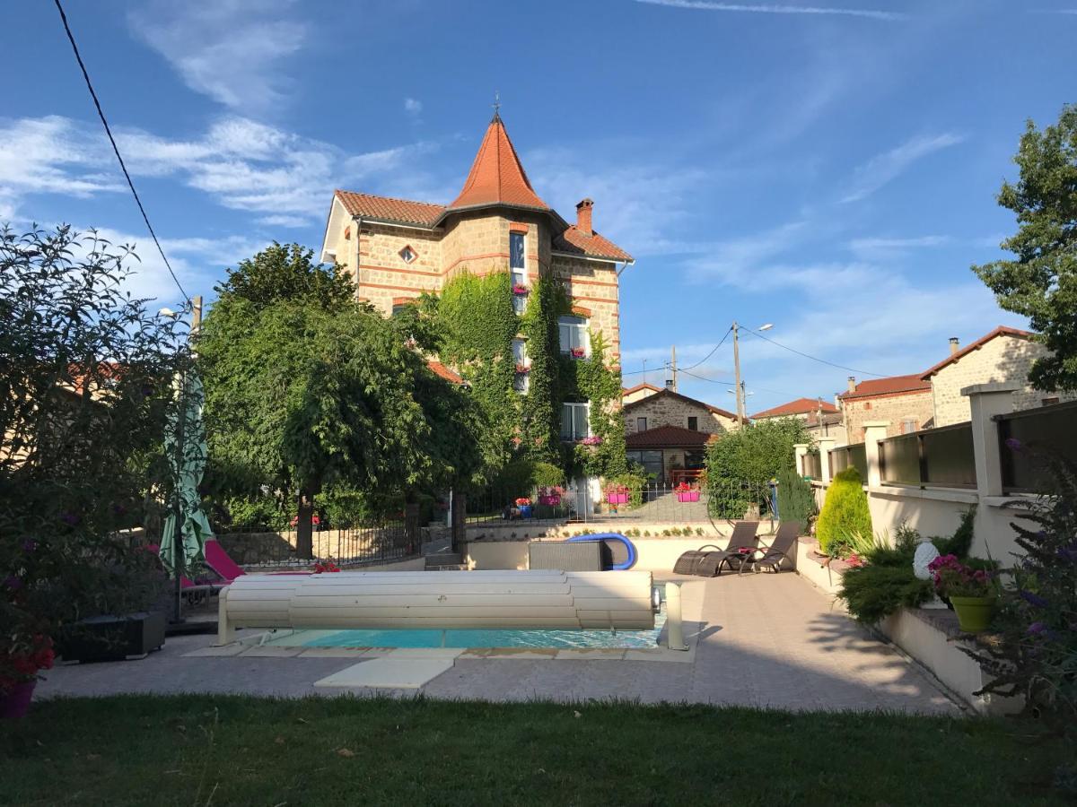 Belle Maison De Famille Villa Usson-en-Forez Esterno foto